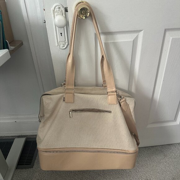 Beis Weekender (convertible) - Picture 1 of 7